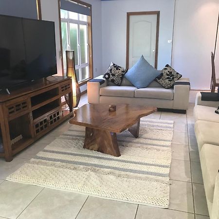 Taj On Byrnes - Private Luxury Apartment Mareeba Extérieur photo
